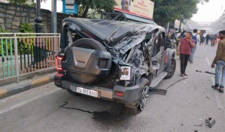 Truck rams into jeep in Hyderabad's Begumpet, passengers injured