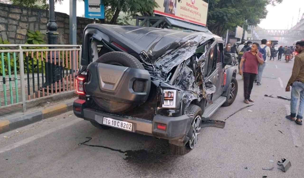 Truck rams into jeep in Hyderabad’s Begumpet, passengers injured