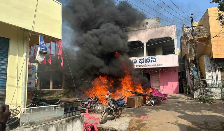 Congress workers attacks BRS office in Manugur, set furniture on fire