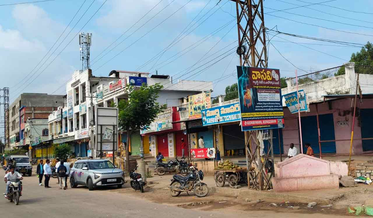 Ahead of CM’s visit, Kodangal observes bandh to protest against shifting of colleges to Lagacherla