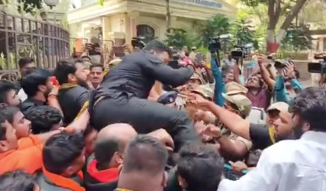 Ayyappa devotees protest at DGP office after SI denies permission to wear religious attire on duty