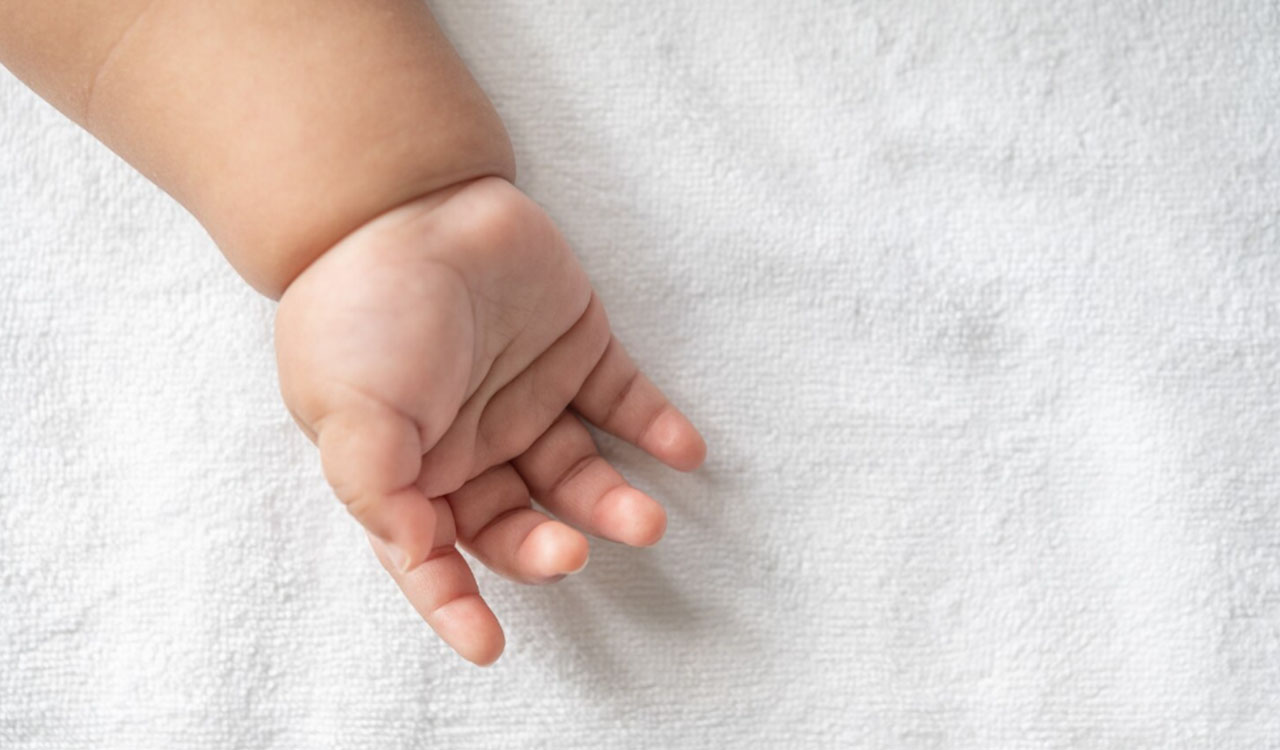 Four-year-old girl who fell into curry bowl at KGBV hostel dies after 18 days