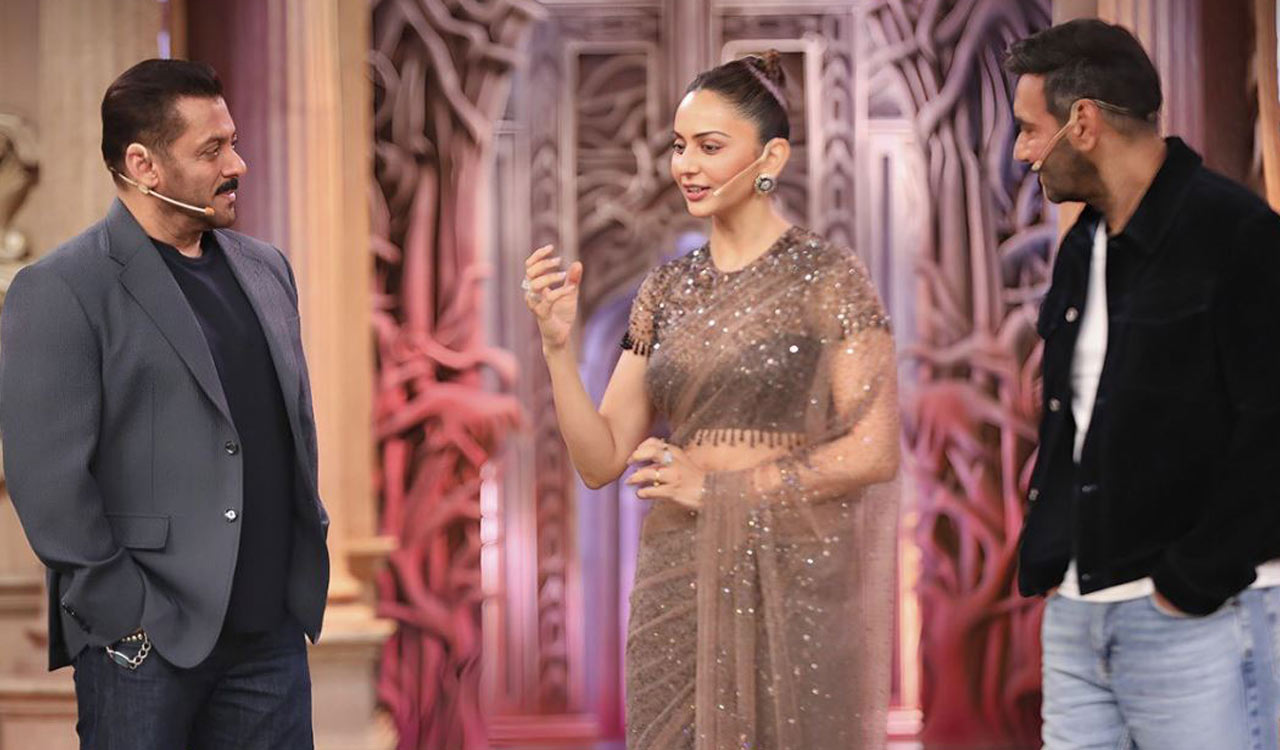 Salman Khan, ‘DDPD2’ cast groove to hook step on Bigg Boss 19 stage