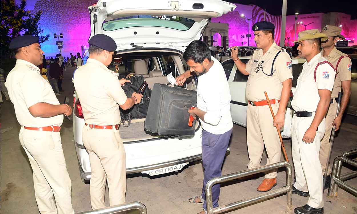 Delhi blast: Pulwama doctor was driving car, Amit Shah reviews meet; FIR lodged under UAPA