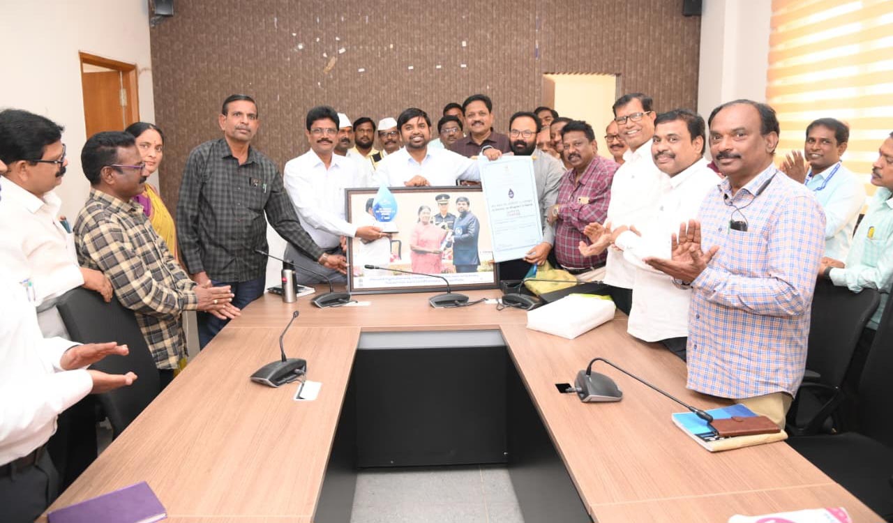 Mancherial Collector felicitated for winning National Water Award