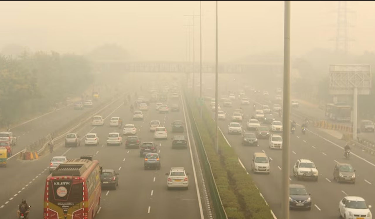 Delhi’s air quality remains ‘very poor’ at 335; temperature dips to 11°C