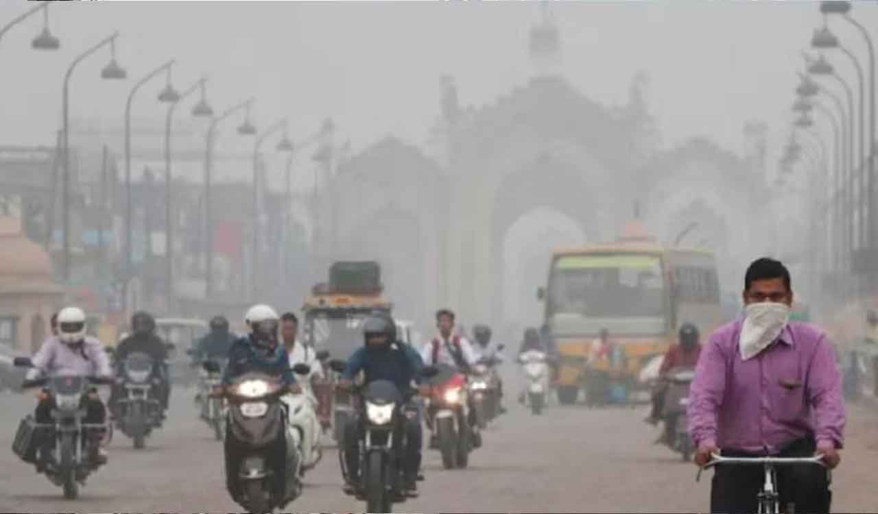 Delhi chokes as AQI crosses 400; dense smog blankets NCR