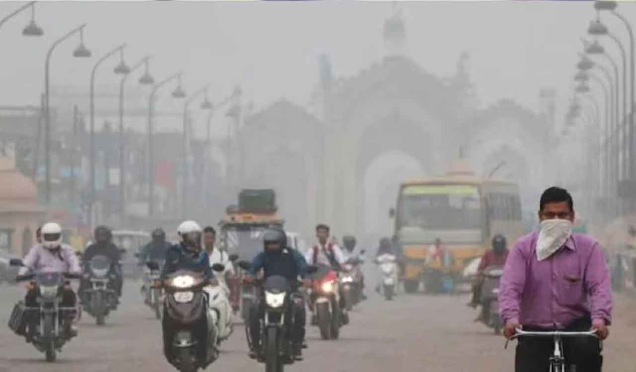 Smog chokes Delhi-NCR as AQI crosses 400 in several areas