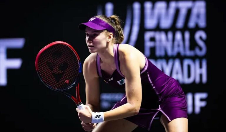 Elena Rybakina stuns Iga Swiatek to reach WTA Finals semifinals