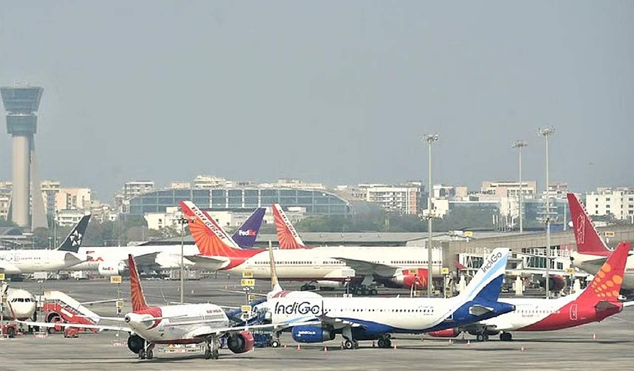 US to cut flight operations by 10% as shutdown hits air travel