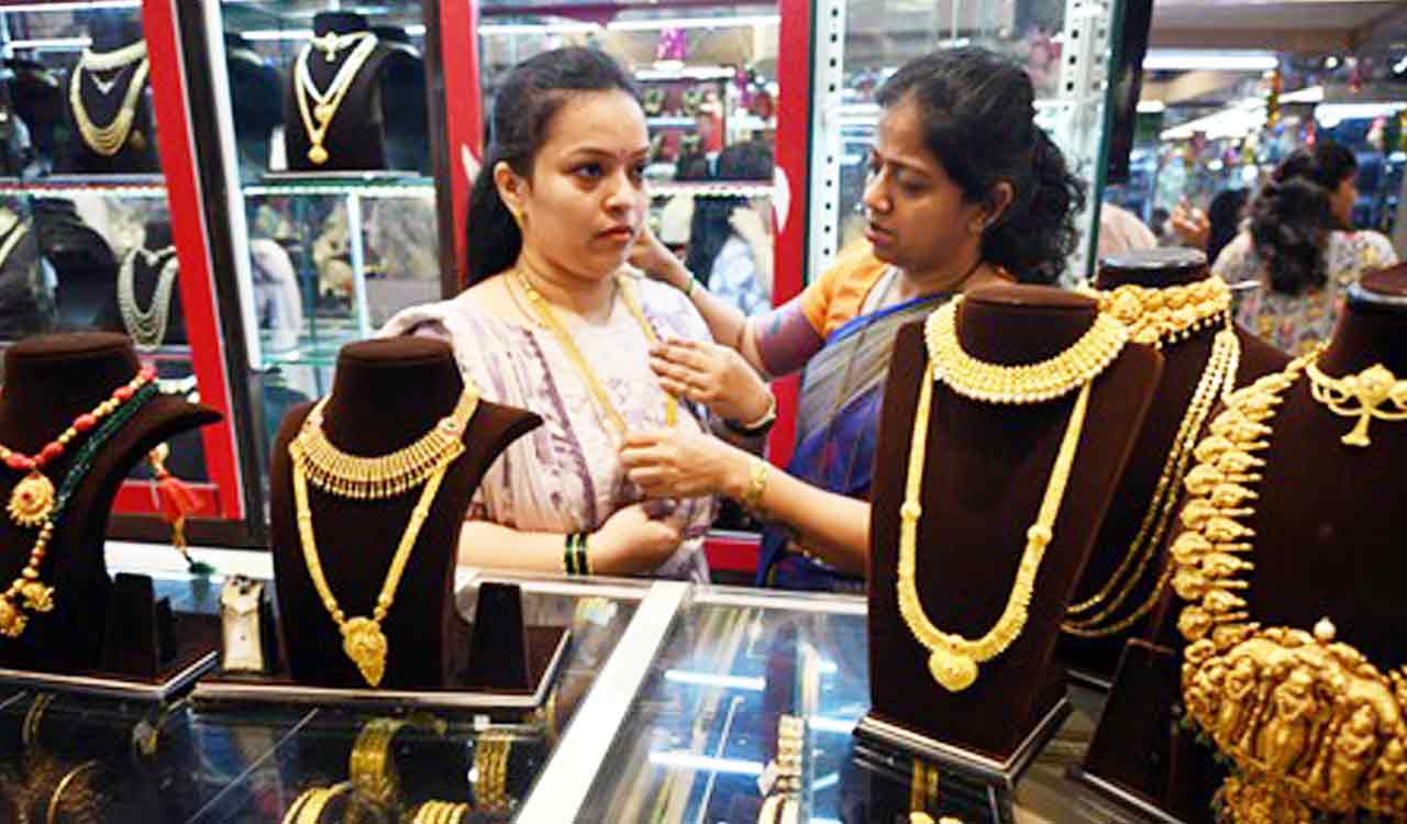 Gold prices fall as strong dollar, fading Fed rate cut hopes weigh on demand