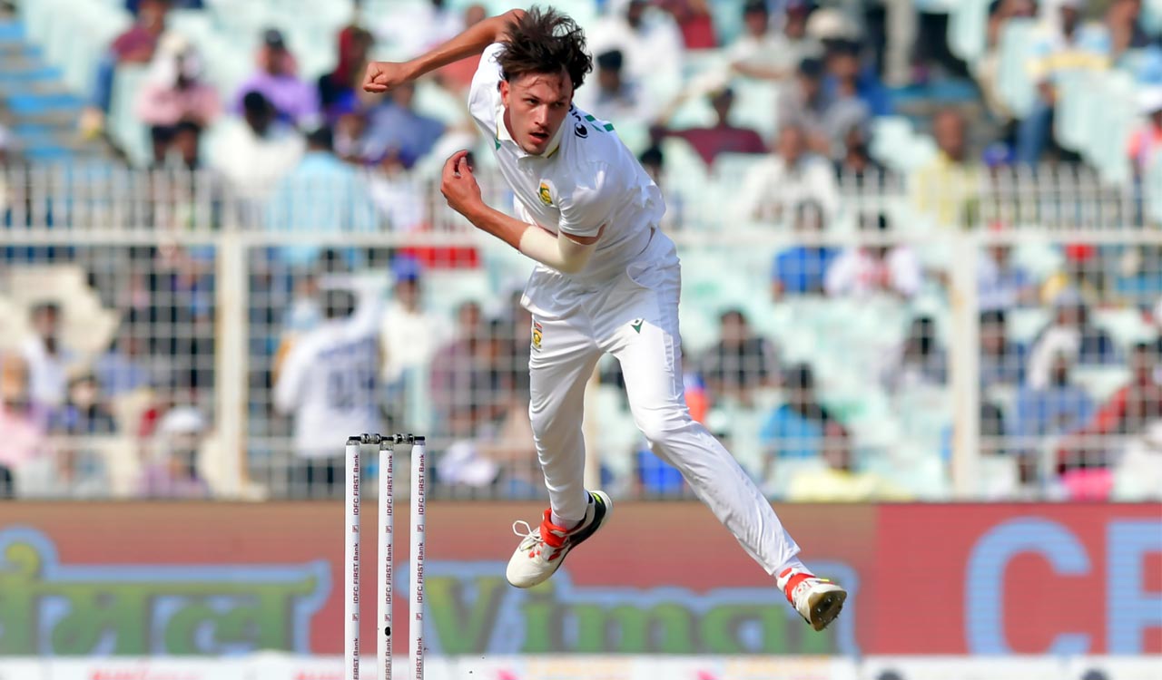 India 10/2 at lunch on day three chasing 124 against South Africa at Eden Gardens
