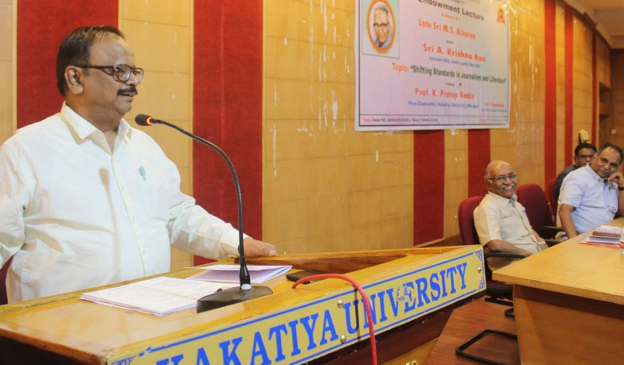 Social media blurs line between truth and falsehood: Sr journalist Krishna Rao