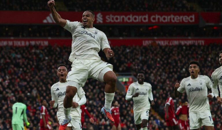 Premier League roundup: Liverpool lose again, City slip, Chelsea climb