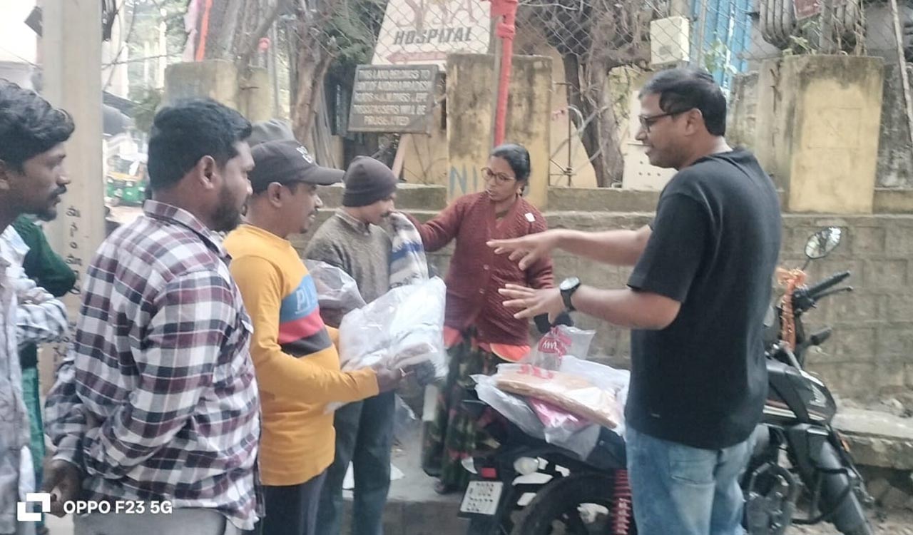 Hyderabad: Techie distributes sweaters to GHMC workers at Irrum Manzil