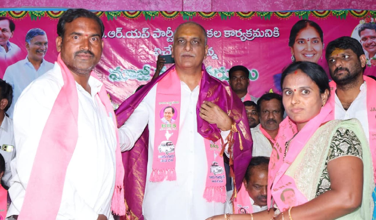 Mahila Congress president, 200 workers join BRS in Medak