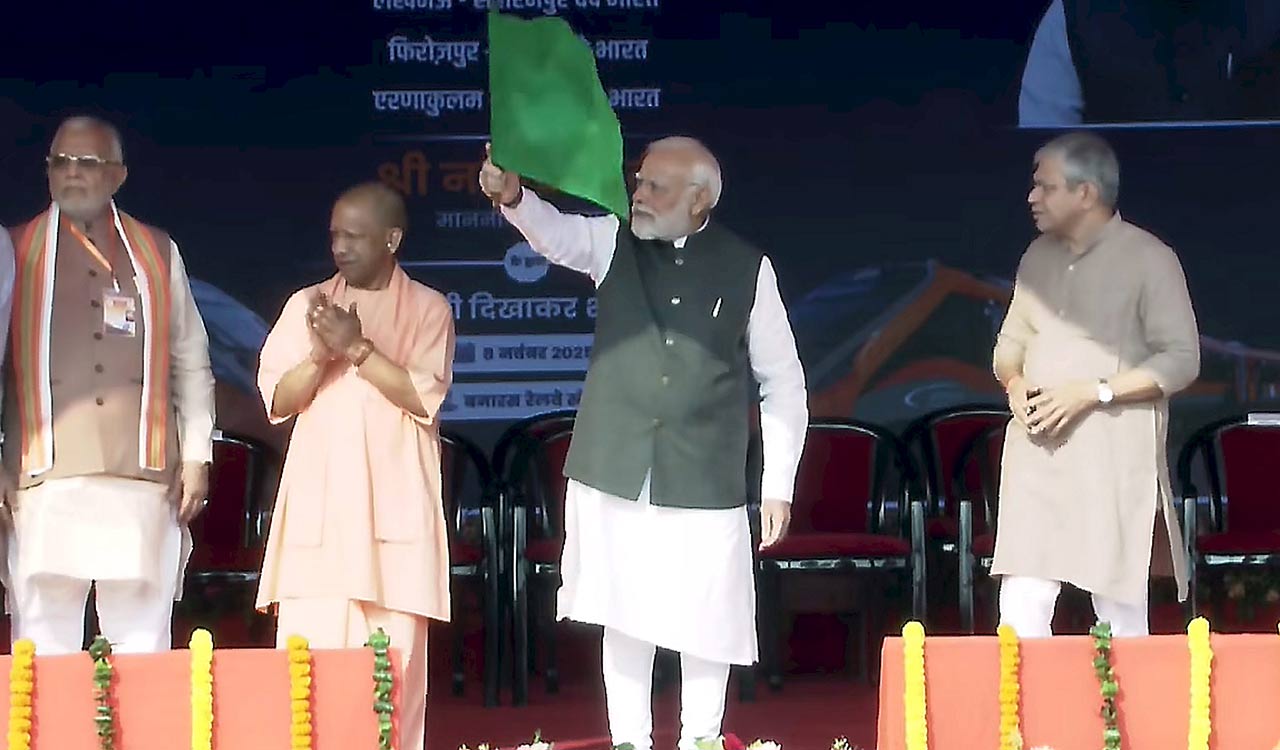 PM Modi flags off four new Vande Bharat Express trains from Banaras