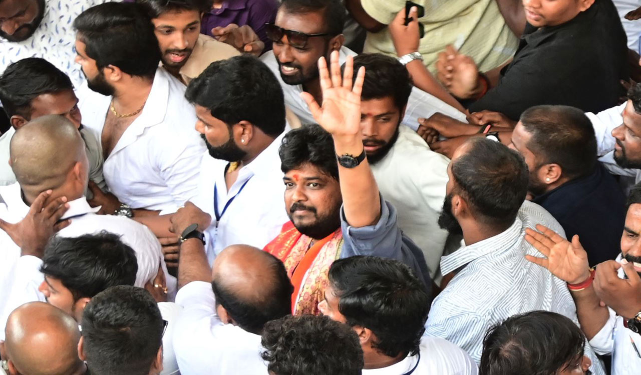 Commuters hit by jams as Congress celebrates Naveen Yadav’s victory in Yousufguda