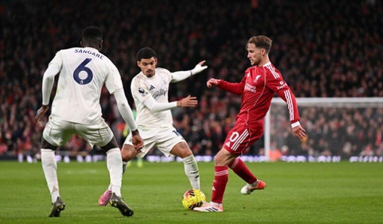 Premier League: Liverpool lose 3-0, Chelsea continue winning run