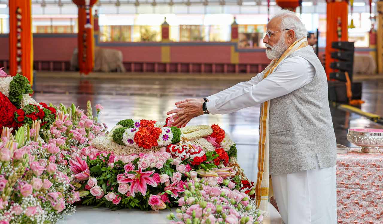 Modi pays tributes to Sri Sathya Sai Baba on birth centenary
