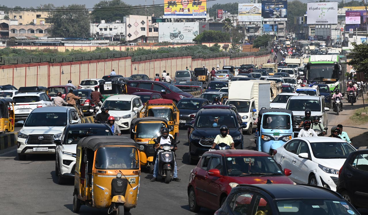 Bowenpally to Paradise stretch turns nightmare as elevated corridor work triggers massive jams