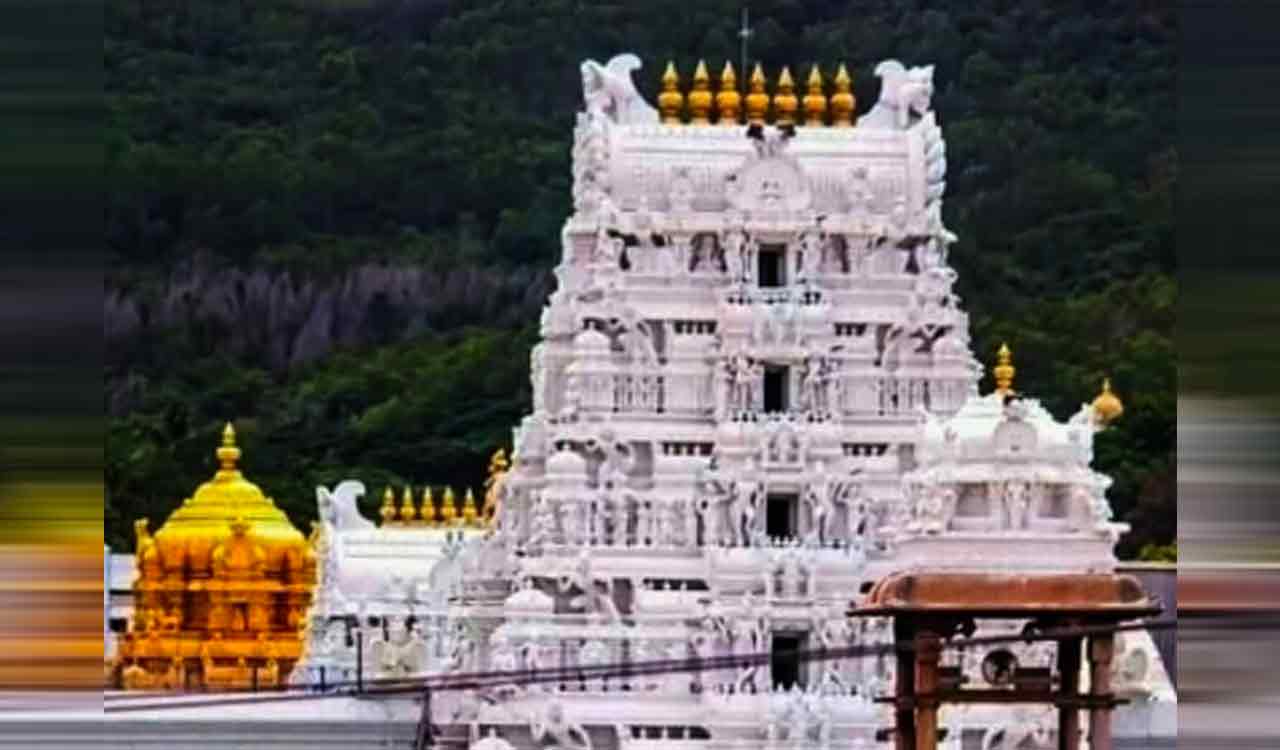 SIT summons former TTD chairman Karunakar Reddy in Parakamani theft probe