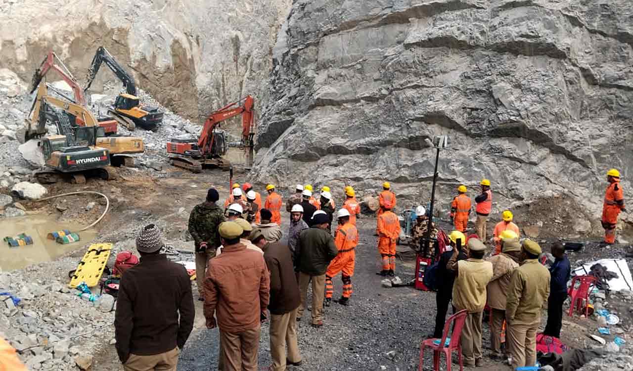 UP: One killed in Sonbhadra stone quarry collapse