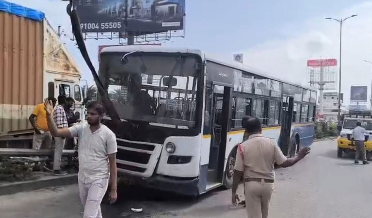 RTC bus rams road divider at Muthangi, all passengers safe