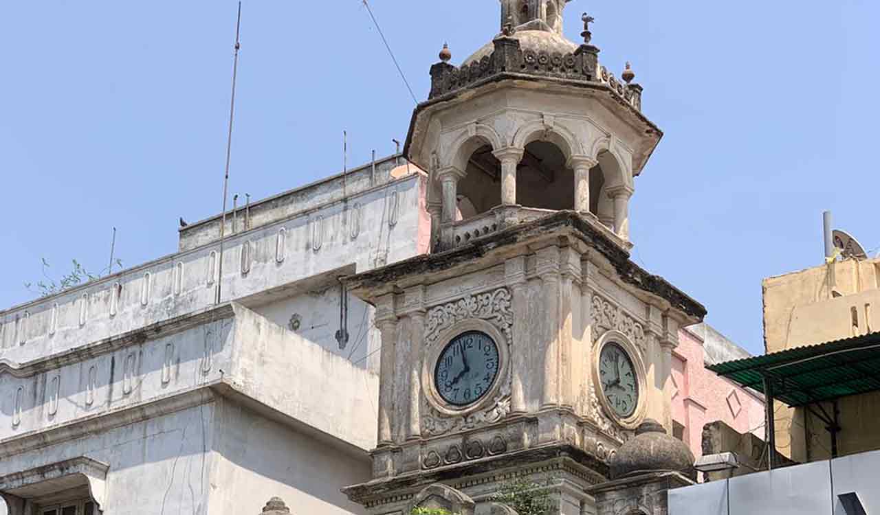 Hyderabad: Shalibanda blast freezes century-old Clock Tower  at 10:25 PM