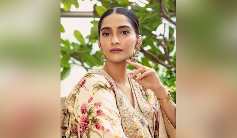Sonam Kapoor announces second pregnancy, shares photos flaunting baby bump