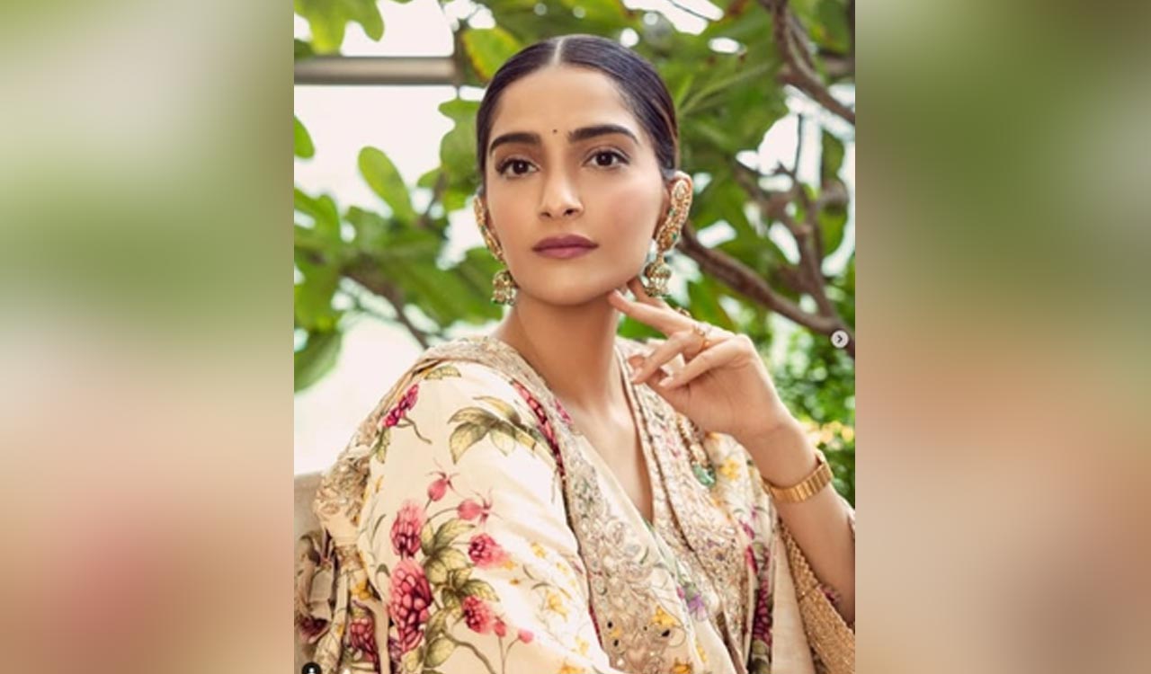 Sonam Kapoor announces second pregnancy, shares photos flaunting baby bump