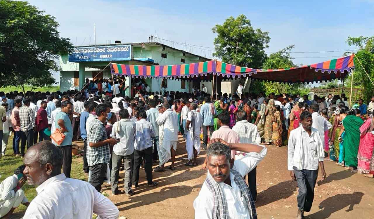 Stampede at soy procurement centre in Nirmal injures 10 women