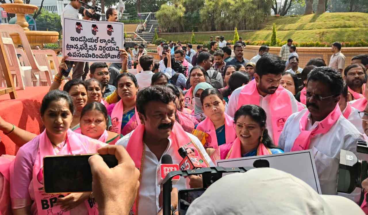 BRS protests Industrial Transformation Policy ahead of GHMC general body meeting