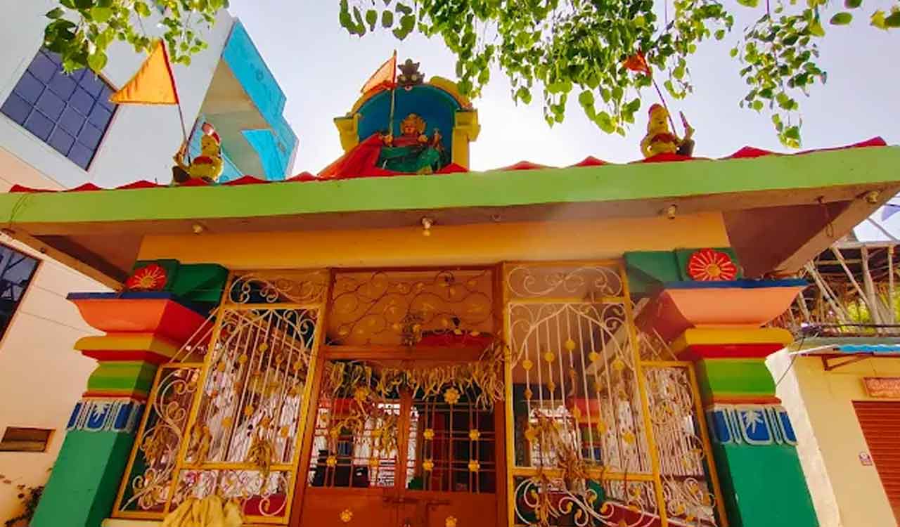 Thieves strike Nalla Pochamma Temple in Bahadurpally, steal silver, cash