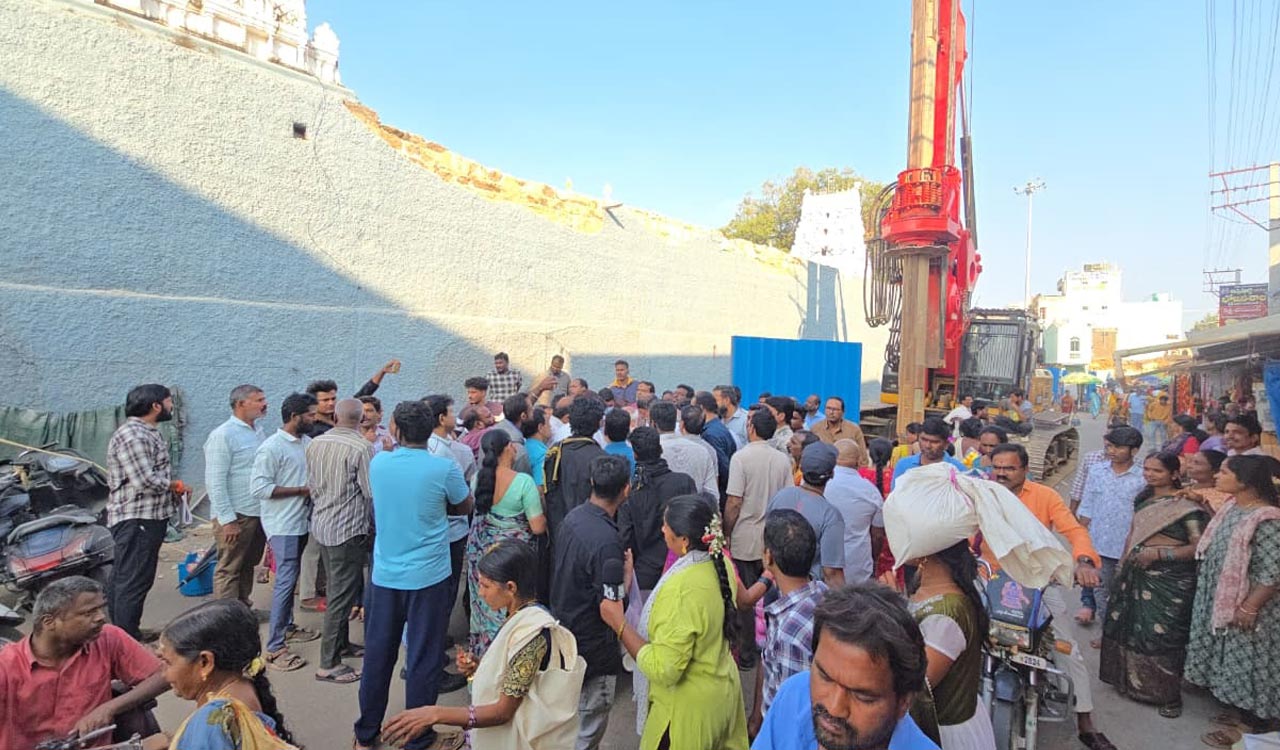 Vemulawada locals stall temple road expansion over fear of losing homes
