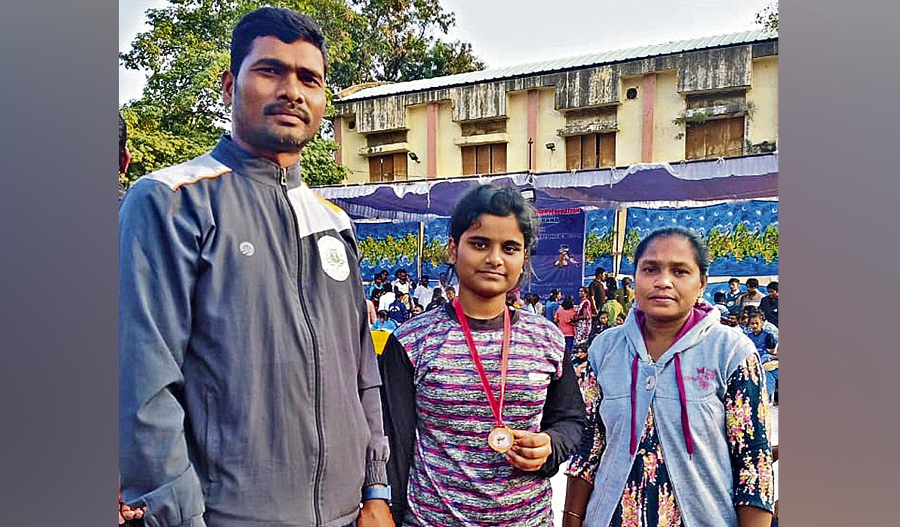 Kothagudem girl wins gold in State-level wrestling tournament
