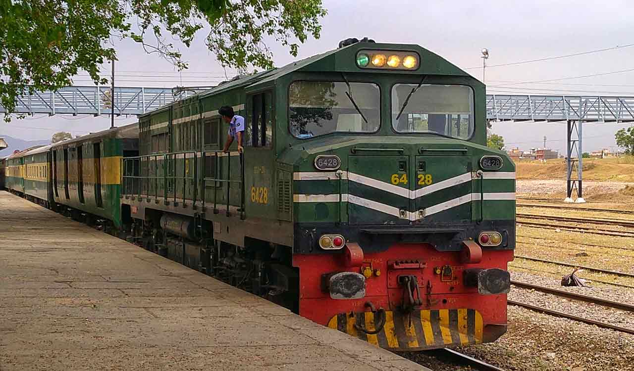 Pak: Jaffar Express targeted again, escapes without damage