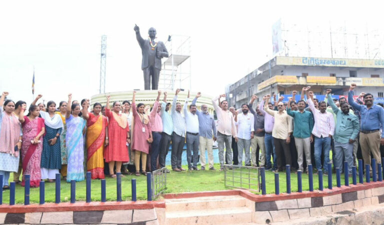 Fee reimbursement issue: Pvt degree college owners accuse govt of playing with students’ future