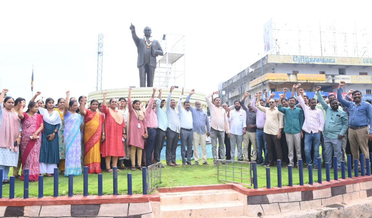 Fee reimbursement issue: Pvt degree college owners accuse govt of playing with students’ future