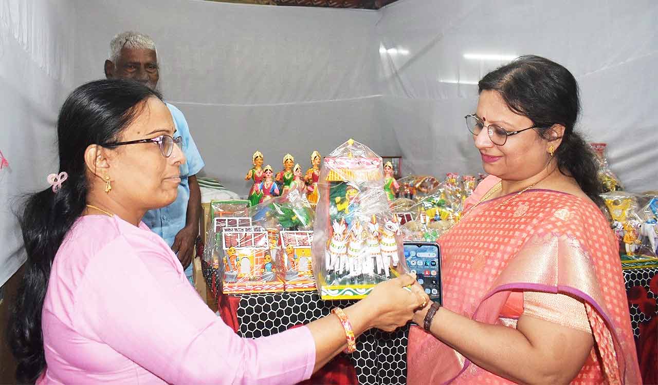 Hyderabad: All-India ‘Gandhi Shilpa Bazaar’ opens at Shilparamam