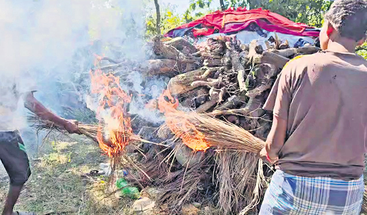 Thousands gather in Puvarthi for funeral of slain Maoist leader Hidma