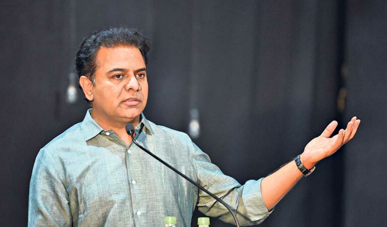 Cotton procurement crisis: KTR demands Telangana delegation to Delhi