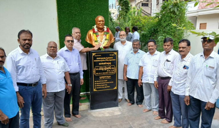 Lok Satta remembers founder Naredla Srinivas for his fight against corruption