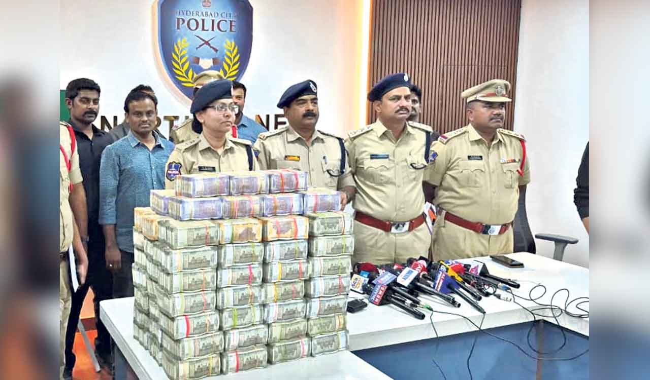 Hyderabad: Bowenpally police seize Rs 4 crore hawala cash near Shamirpet