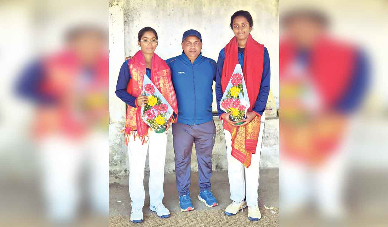 Tilak’s coach Bayash felicitates young talent Lakshmi Sree, Naga Sai Akshita
