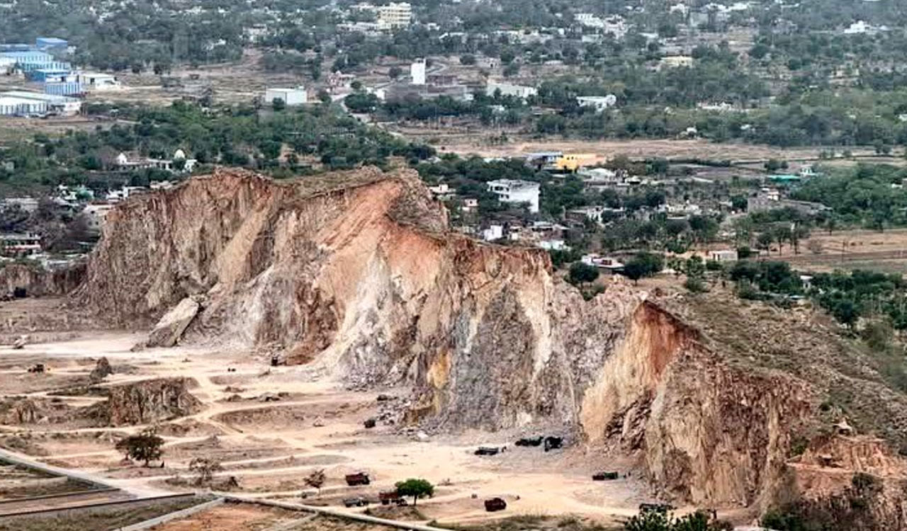 Centre orders ban on new mining leases in Aravallis, Congress raises alarm