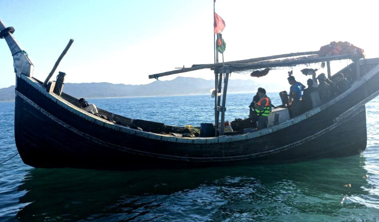 Starving Bangladeshi fishermen taken into custody at Srikakulam coast