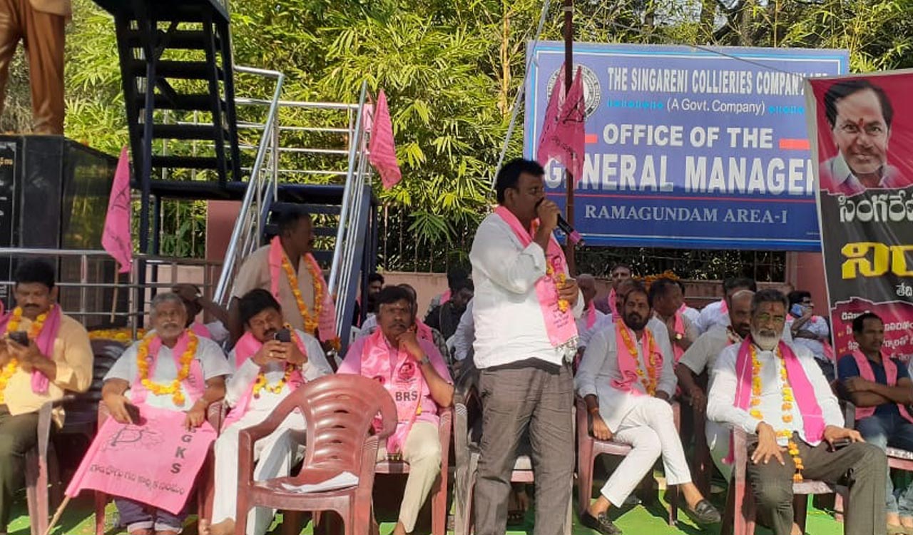 TBGKS activists hold deeksha over Singareni medical board delays