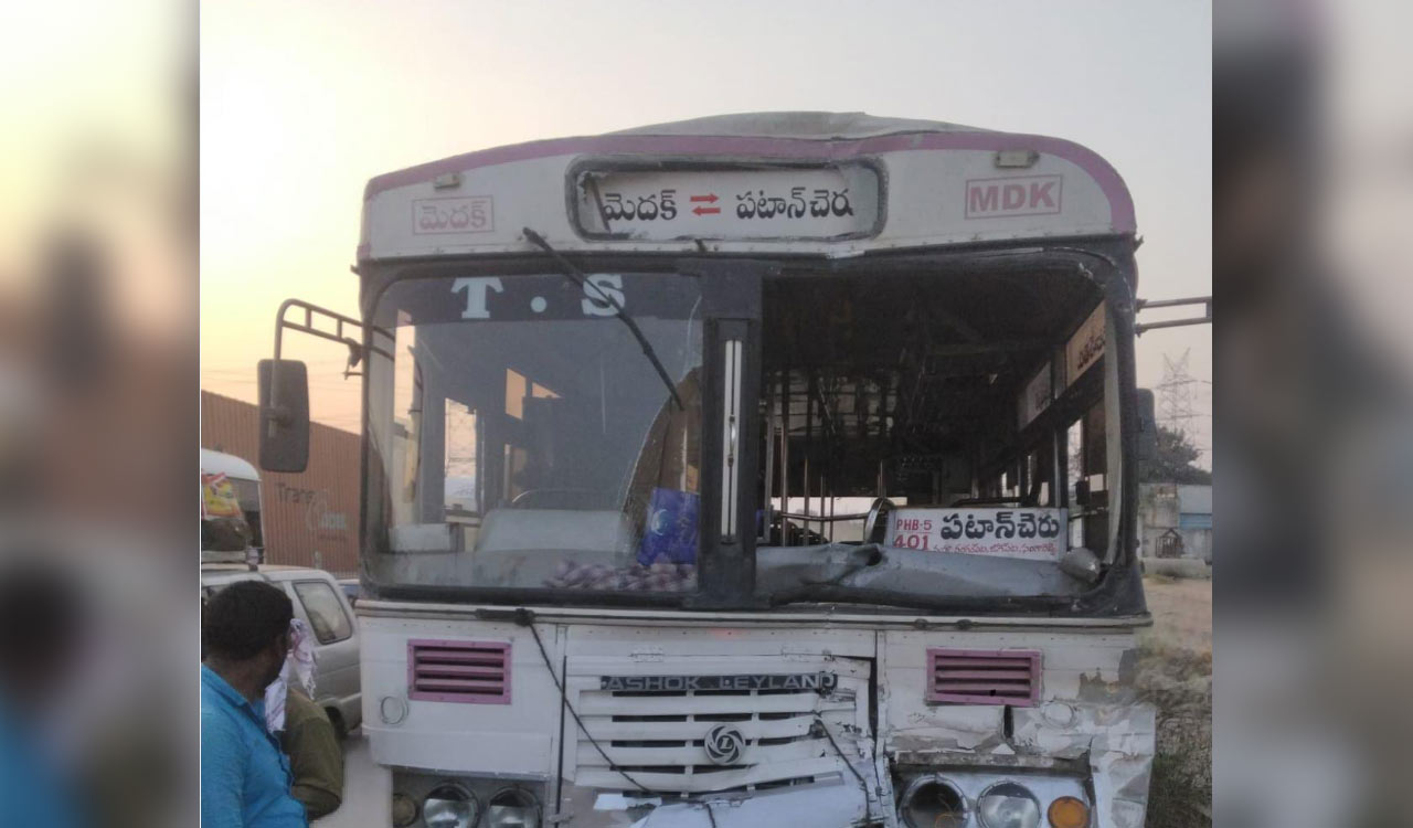 Unscheduled power cuts hamper treatment of Sangareddy accident victims