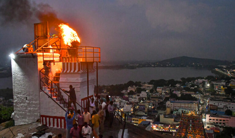 Amidst standoff, HC directs petitioner to light lamp on Thirupparankundram hill with CISF protection